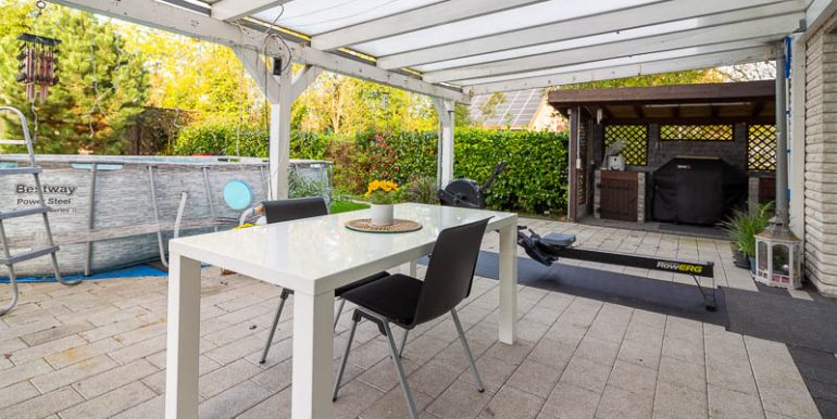 Sicht- und windgeschützt erleben Sie auf dieser gemütlichen Terrasse bald die schönsten lauen Sommerabende. Können Sie´s schon spüren?