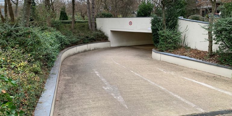 Tiefgarage Zufahrt