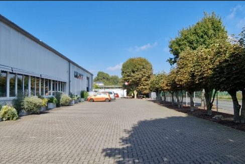 Geldern: Gewerbehalle mit EFH