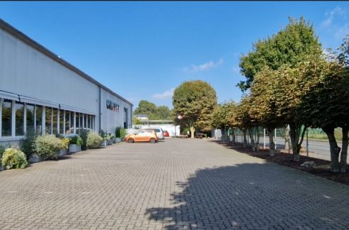Geldern: Gewerbehalle mit EFH