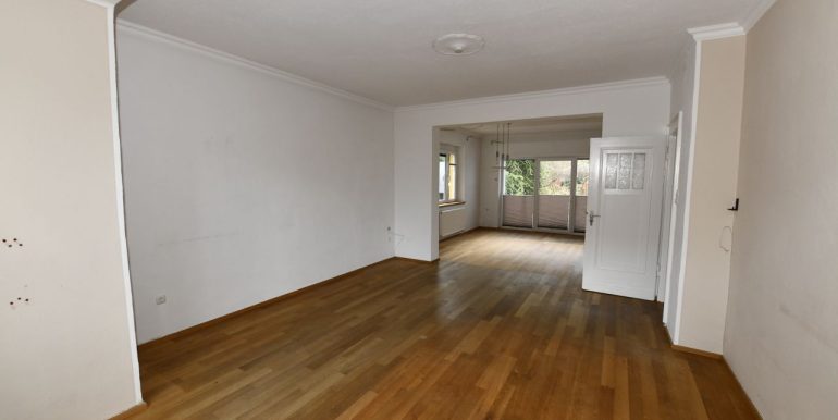 Blick von Wohnzimmer ins Esszimmer