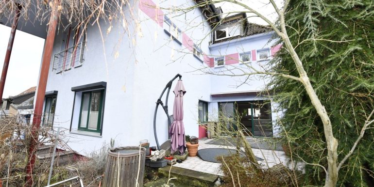 Rückansicht mit Terrasse