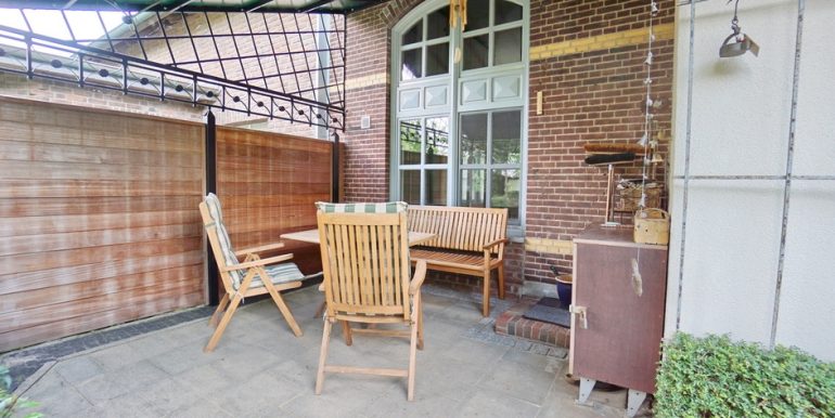 ... mit Außensitzplatz
