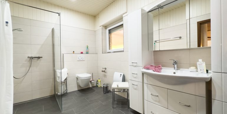 Badezimmer EG