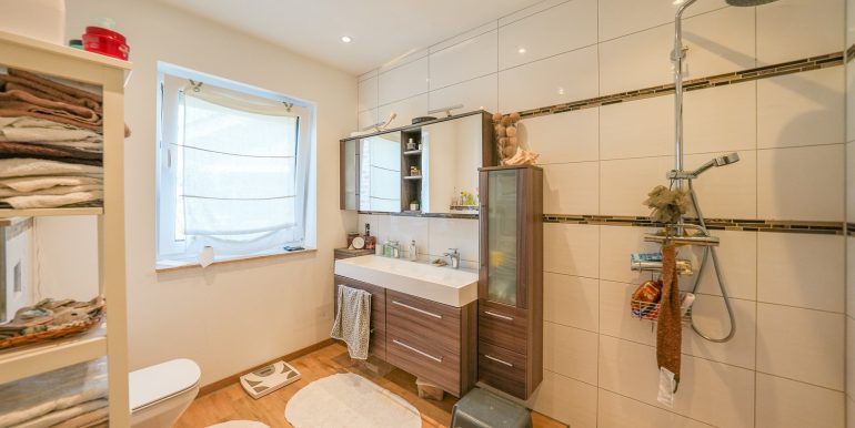 Badezimmer EG