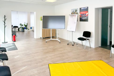 Lichtdurchflutete Fläche mit eigenem Eingang