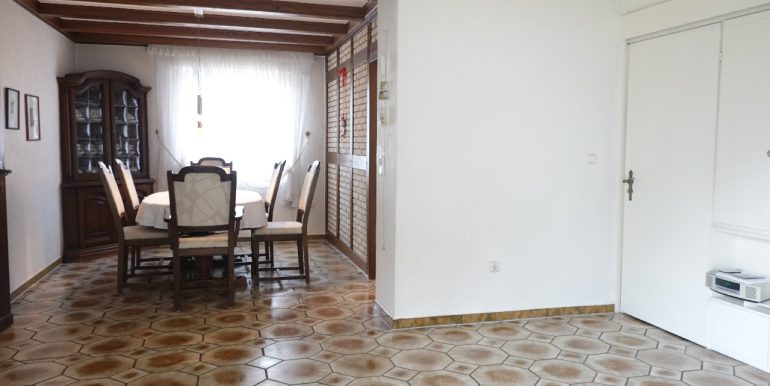 Das ca. 25 m² große Esszimmer...