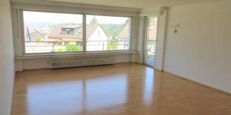 OG. Wohn-/Esszimmer mit Balkon