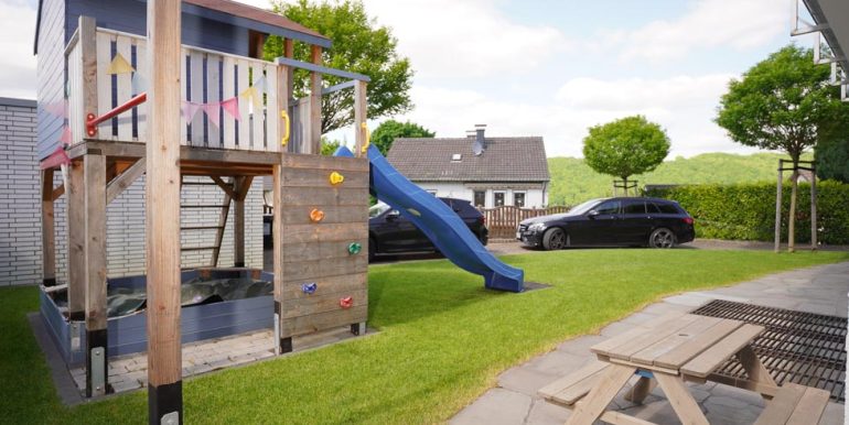 Gartenbereich mit Spielbereich
