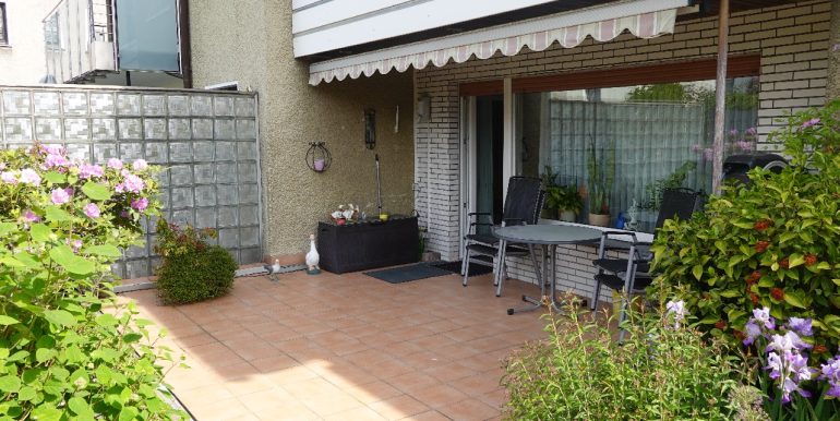Große Terrasse im EG