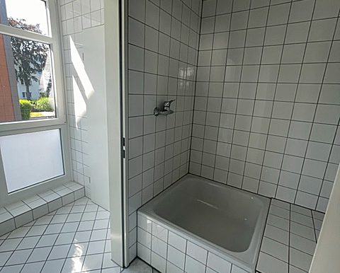 Gäste-Toilette mit Dusche