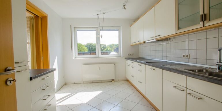Kochen mit Durchgang Wohnen