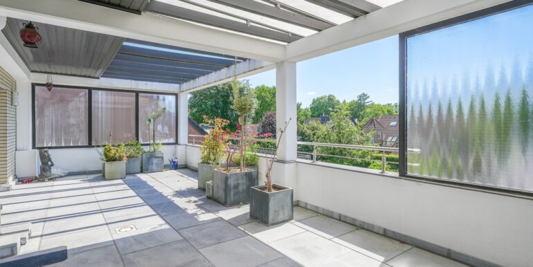 Überdachter Balkon 2. OG