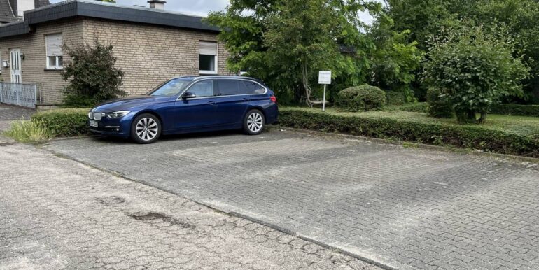 Eigener PKW-Stellplatz