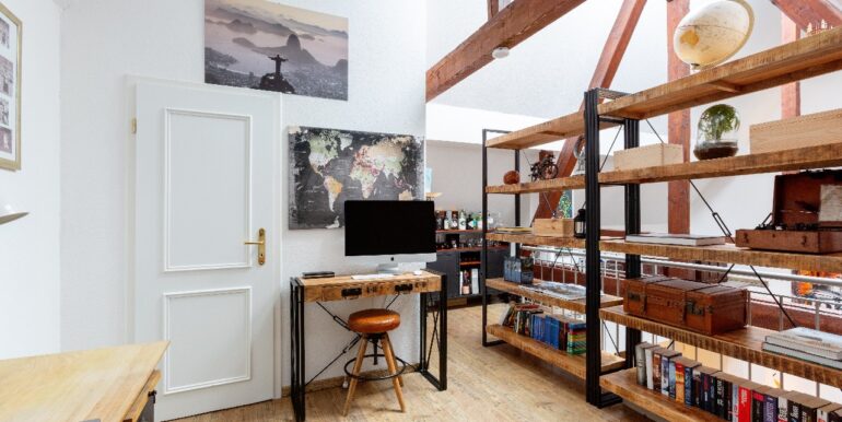 Galerie mit Abstellraum
