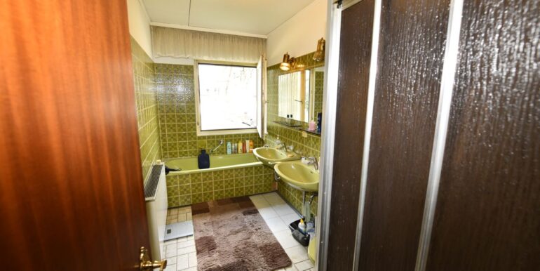 Badezimmer im Erdgeschoss