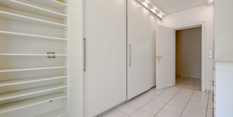 Ankleidezimmer EG