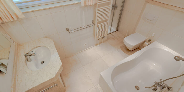 Badezimmer EG