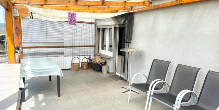 EG überdachte Terrasse
