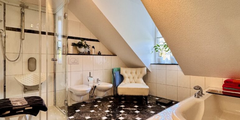 Bad ensuite Dachgeschoss