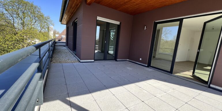 großzügige Dachterrasse