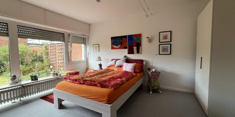Geräumiges Schlafzimmer...