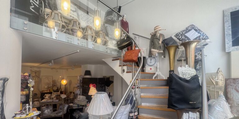 Aufgang zur Galerie