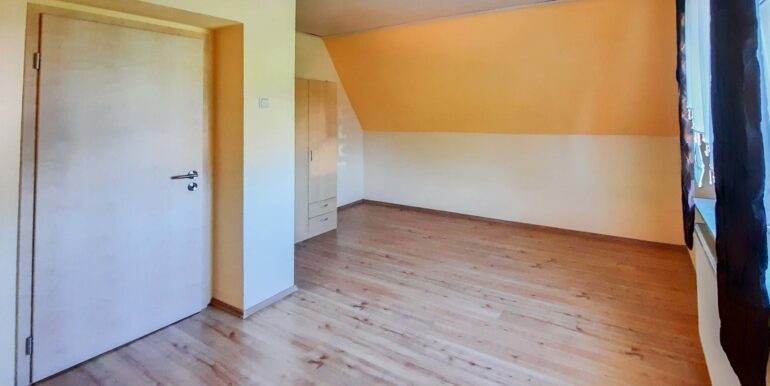 Schlafzimmer DG