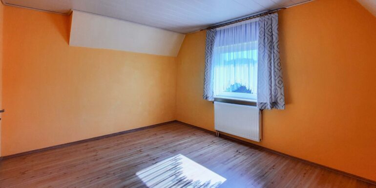 Schlafzimmer DG