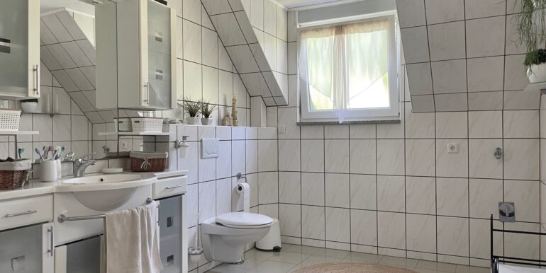 geräumiges Bad