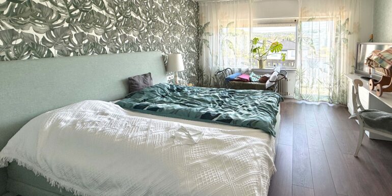 EG Schlafzimmer mit Balkon