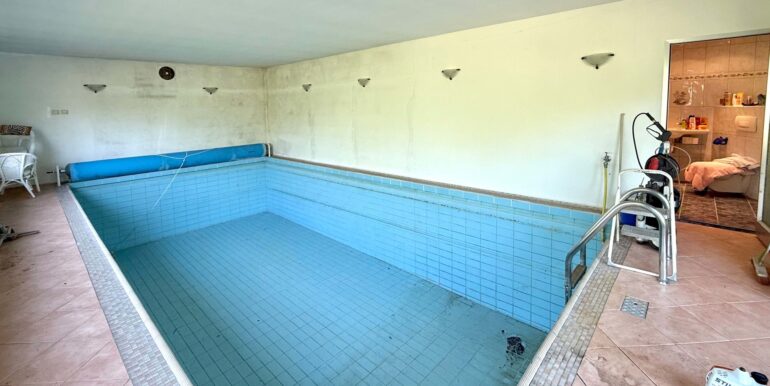 EG Schwimmbad mit Terrasse