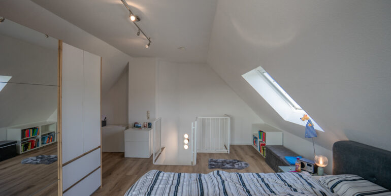 Schlafzimmer DG