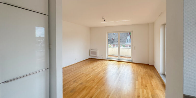 Blick von der Küche in den Wohnraum