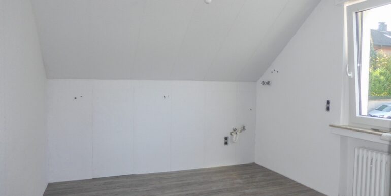 Schlafzimmer mit mod. Bodenbelag