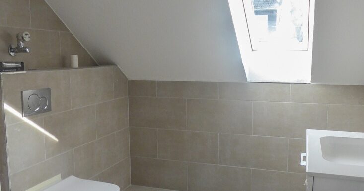 Modernes Bad mit Dusche