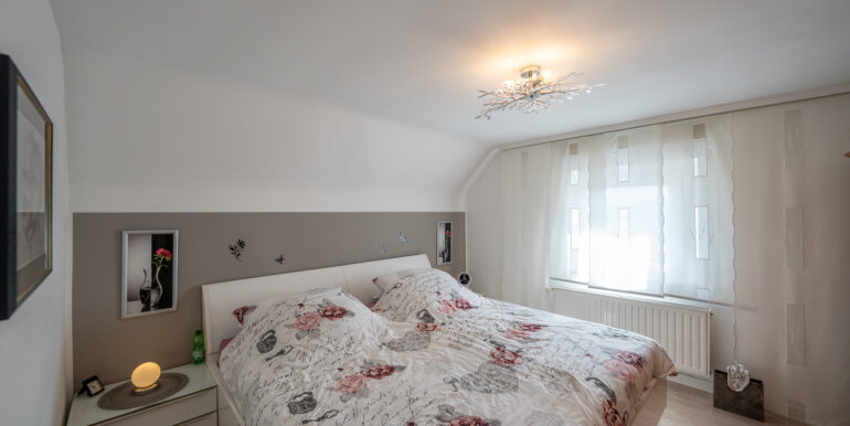 Schlafzimmer DG