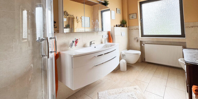 Badezimmer (OG)