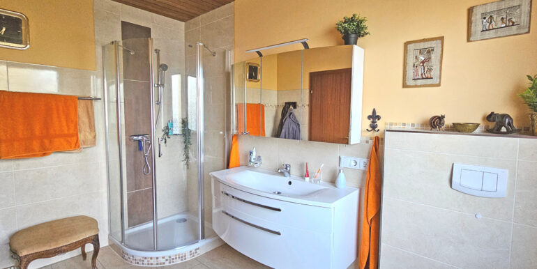 Badezimmer (OG)