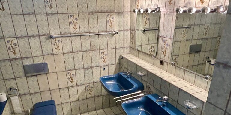 Badezimmer im Erdgeschoss