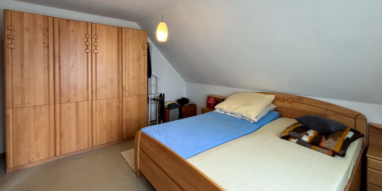 Schlafzimmer DG