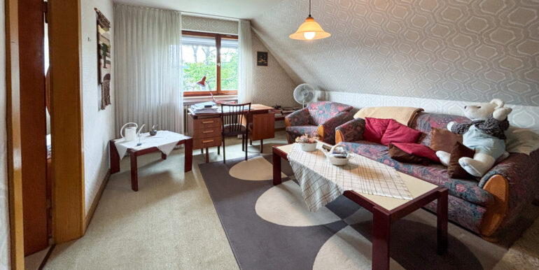 Durchgangszimmer DG