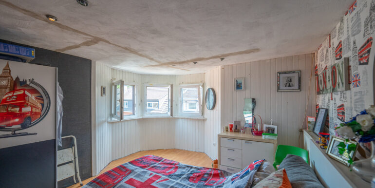 Schlafzimmer DG
