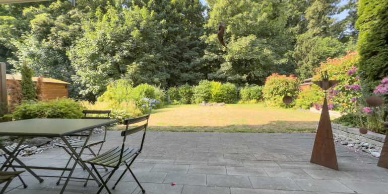 Terrasse mit Garten