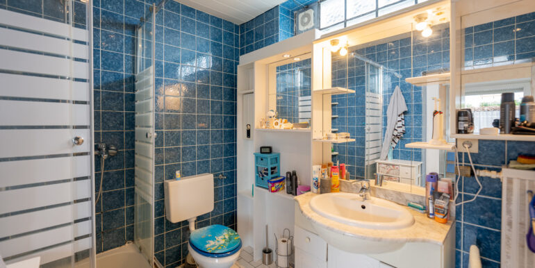 Badezimmer EG
