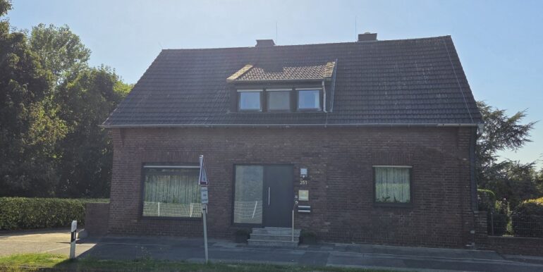 Straßenansicht