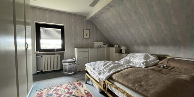 Schlafzimmer DG