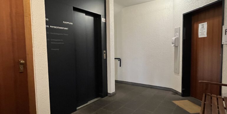 Vor der Eingangstür