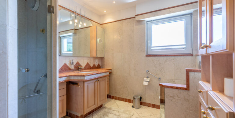 Elegantes Duschbad
