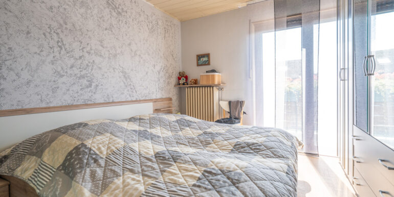 Schlafzimmer mit Zugang Balkon